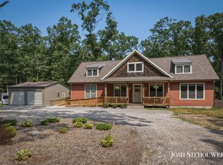914 S Hilton Park Rd, Muskegon, MI 49442