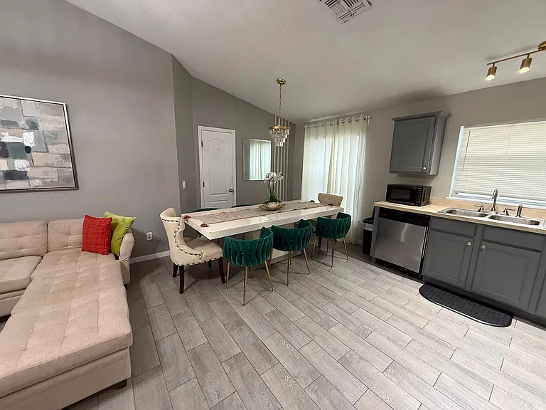 1875 Royal Ridge Dr — Photo 17