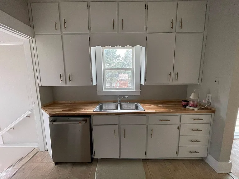 605 SW Walnut St — Photo 3