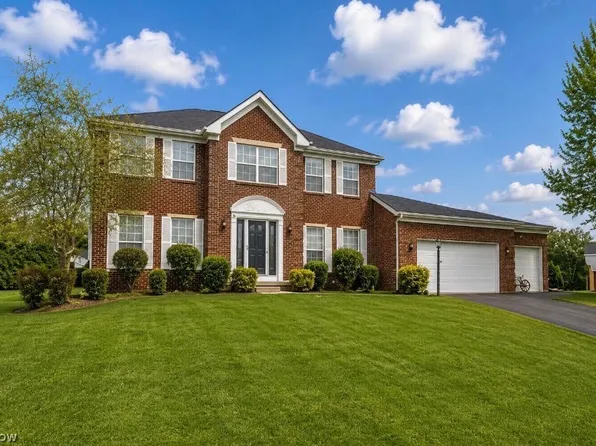 1273 Muchney Cir, Akron, OH 44312