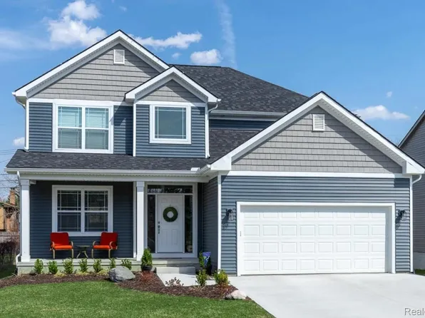 3 Oak St, Grand Blanc, MI 48439