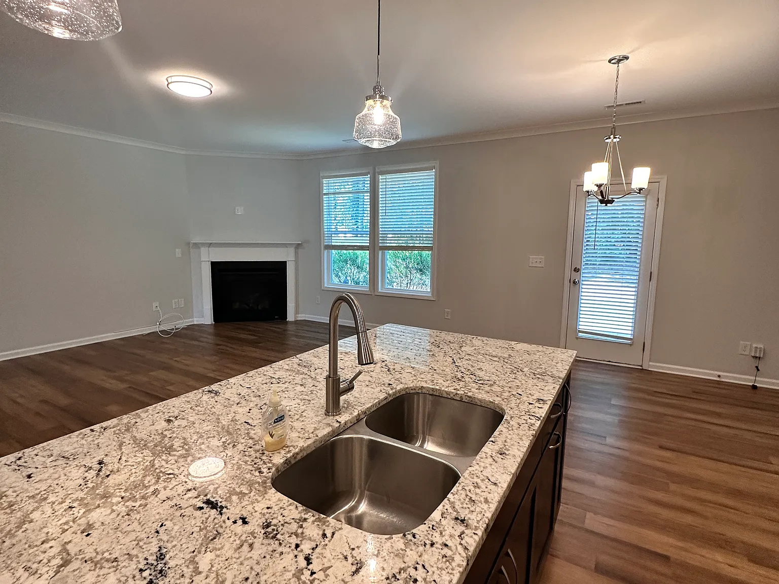 3 bed, 2.5 bath, 2113 sqft, $2,200 — Photo 3