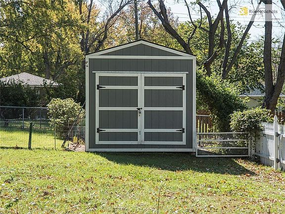 Bonus second outbuilding!