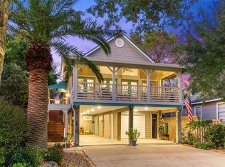 916 Hawthorne Rd, Clear Lake Shores, TX 77565