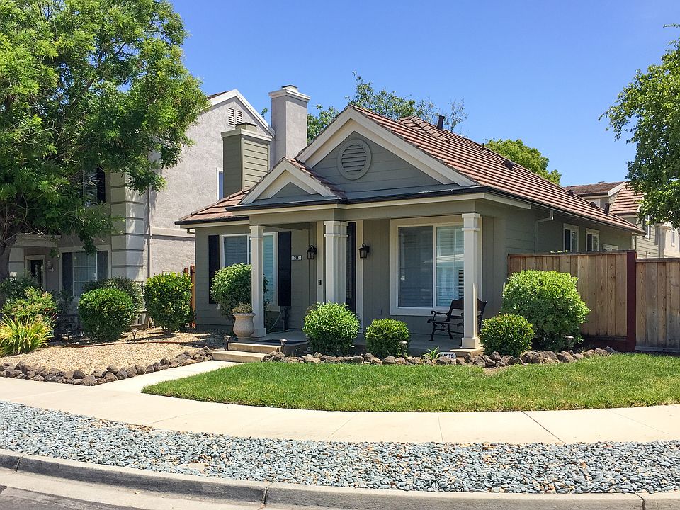 1st image of 398 Chaucer Dr