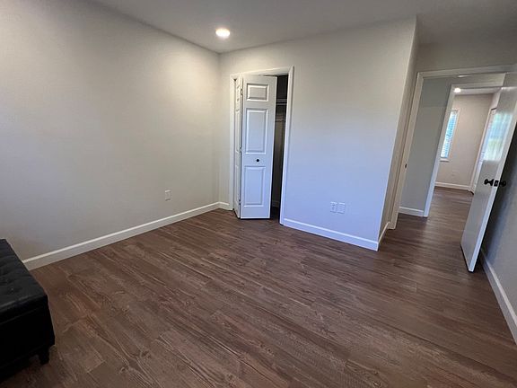 4th image of 400 Brown St