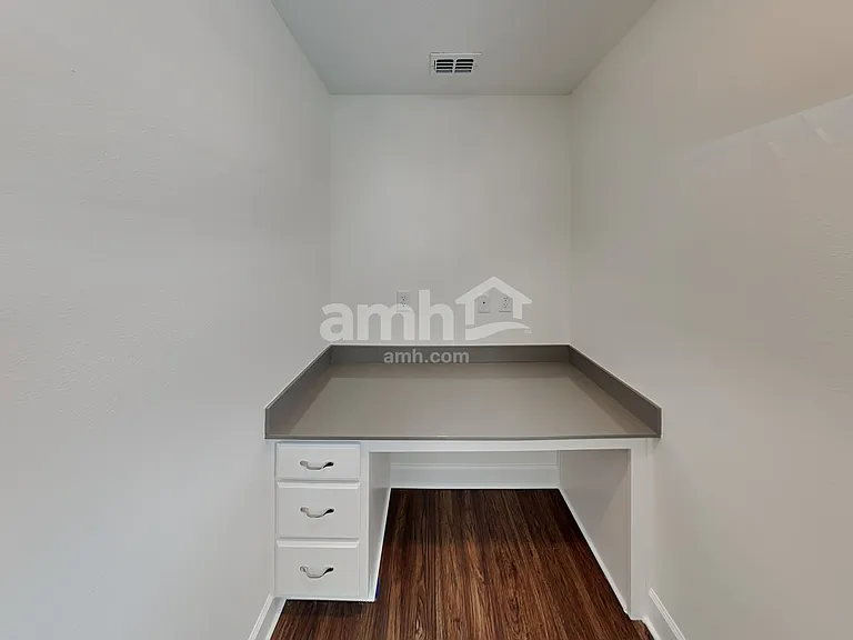 1018 Walden Pond Dr — Photo 12