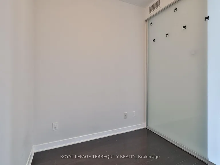 770 Bay St #2412 — Photo 18