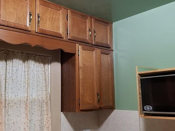 3rd image of 305 Orchard Ave