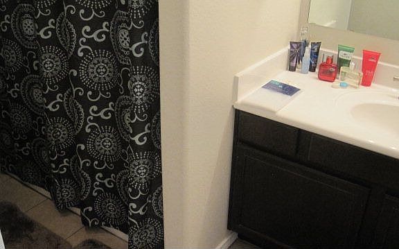 5th image of 9200 Hawthorne Ct