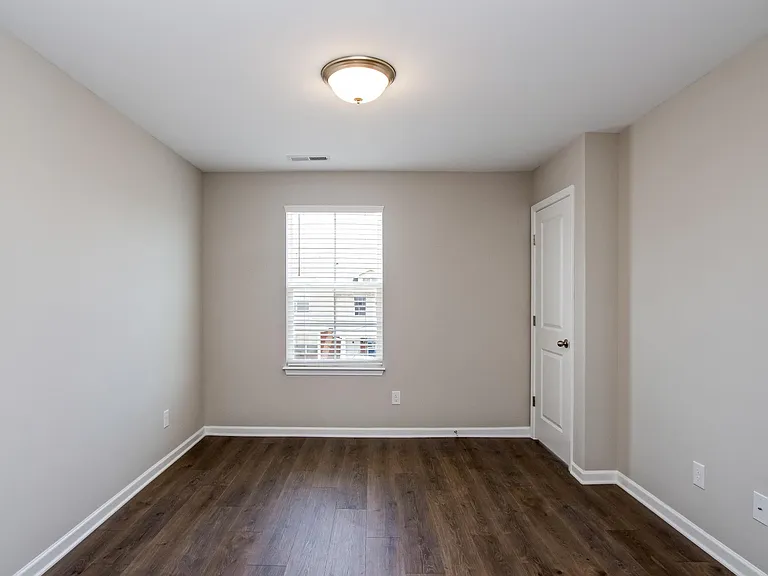 106 Kathryn Ct — Photo 15