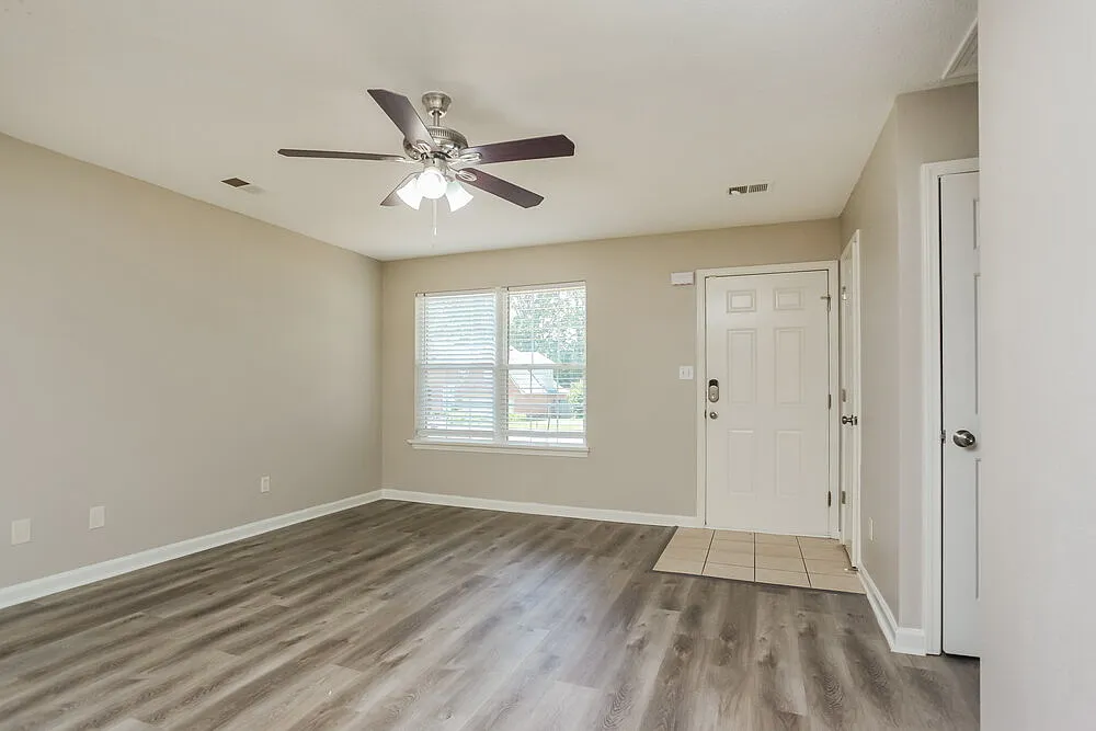 3 bed, 2.0 bath, 1500 sqft, $1,735 — Photo 4