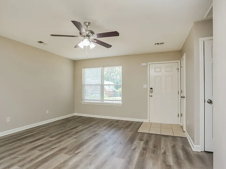 50 Oakland Woods Cv — Photo 4