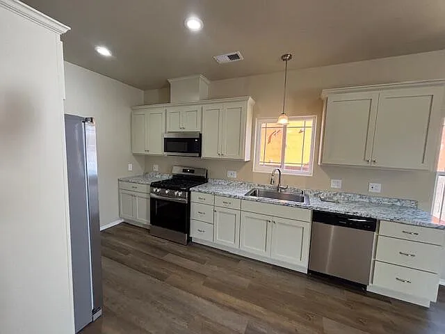 418 N Lala St — Photo 3