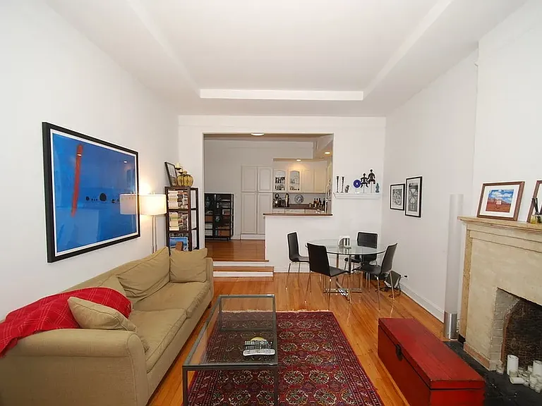 118 E 19th St #2S — Photo 1