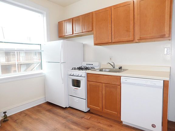 4th image of 739 Hinman Ave APT 2E