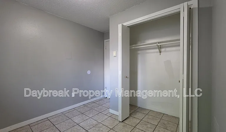 717 30th St N #6 — Photo 5