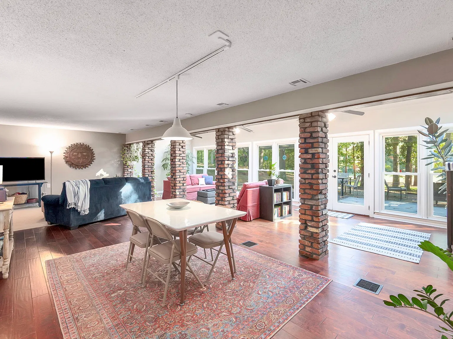 3 bed, 1803 sqft, $2,000 — Photo 3