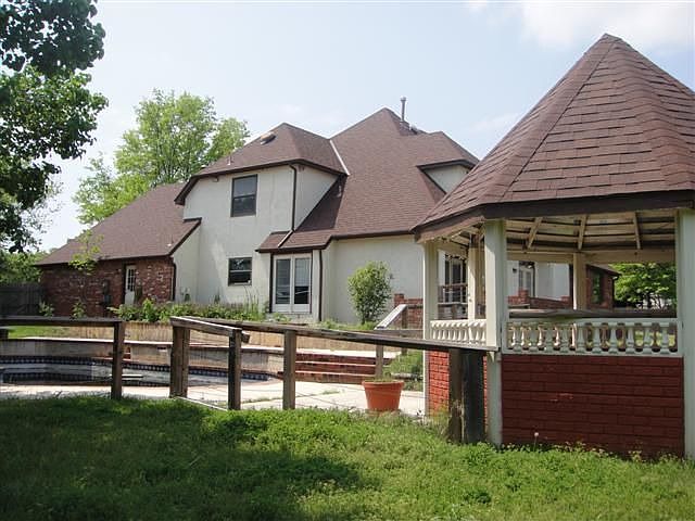 2nd image of 4641 Royal Oak Ln