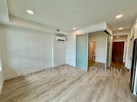 5th image of 620 Coronation Ave #411