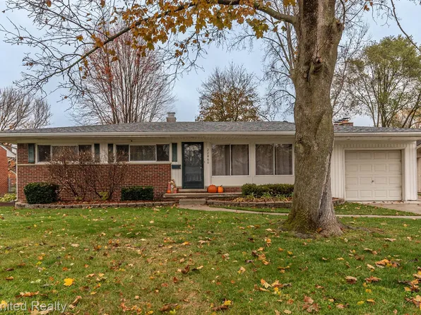 22860 Manning St, Farmington, MI 48336