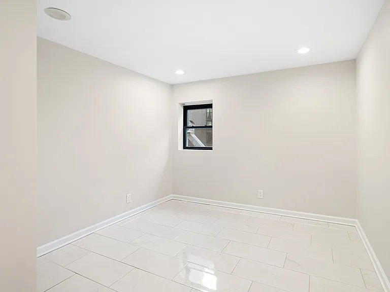 106 W Thompson St #2 — Photo 10