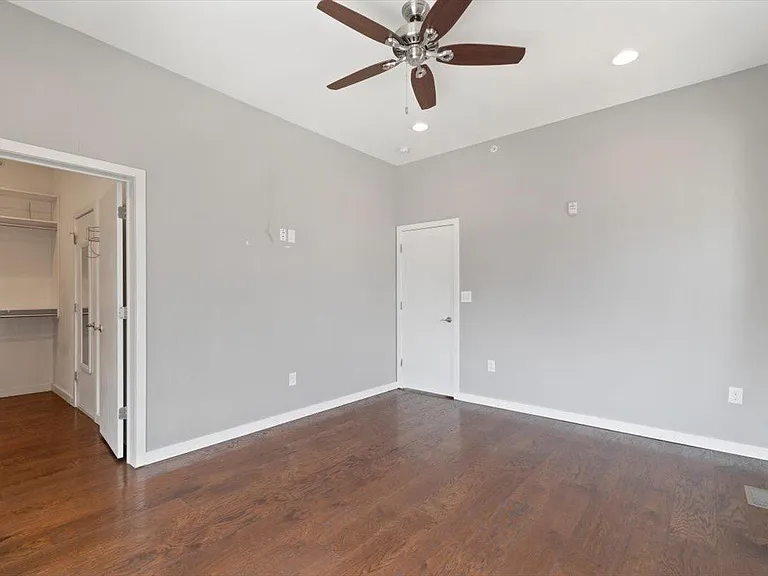 227 W Thompson St #D — Photo 21