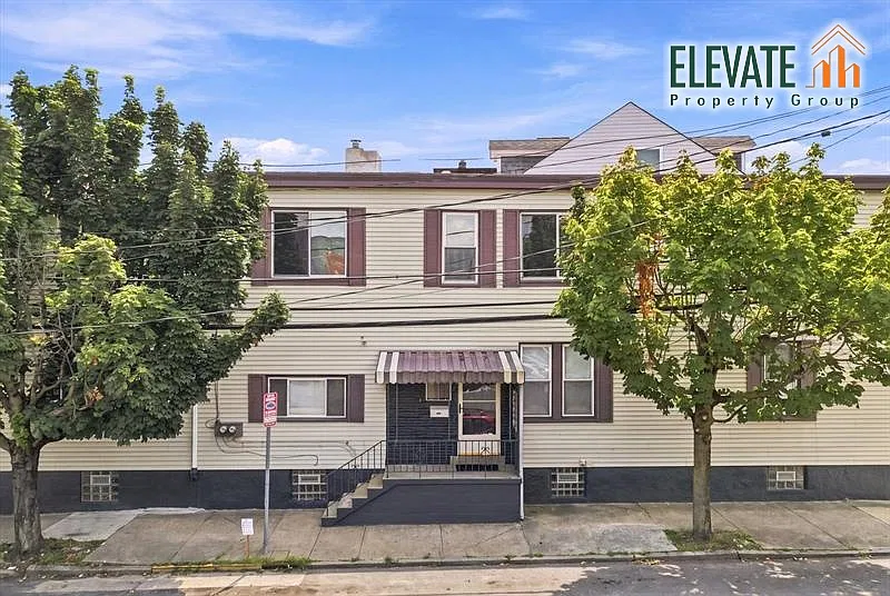 1 bed, 1.5 bath, 1200 sqft, $1,695 — Photo 3