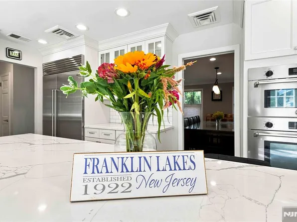 700 Oak Lane, Franklin Lakes, NJ 07417