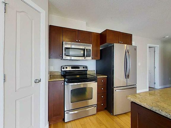 4th image of 4502 52nd Ave #201