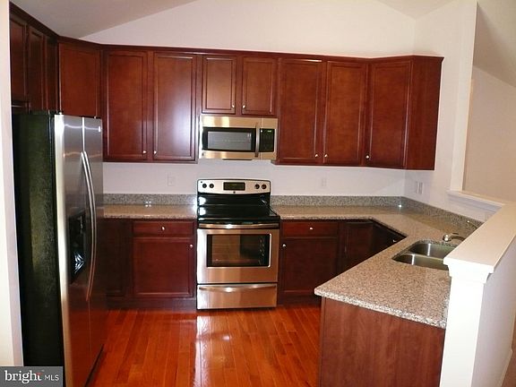 2nd image of 136 Pearl Creek Ln