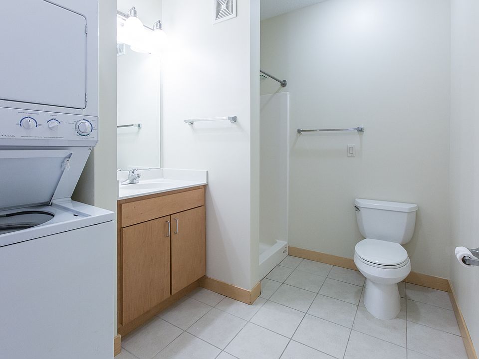 1st image of 2600 University Ave SE APT 215