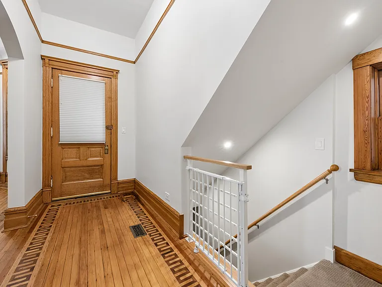 709 W Roscoe St #1F — Photo 9