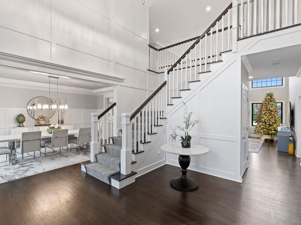 15 Fox Run, East Islip, NY 11730