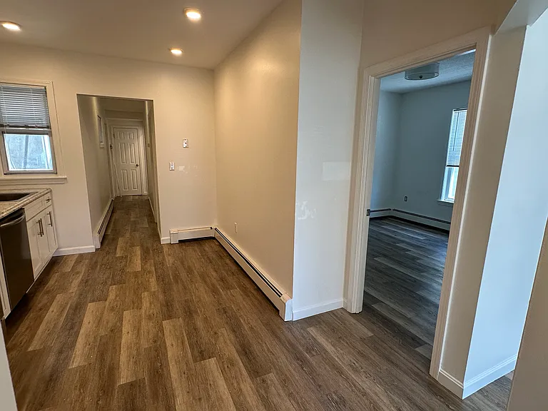29 Vernon St #2R — Photo 13