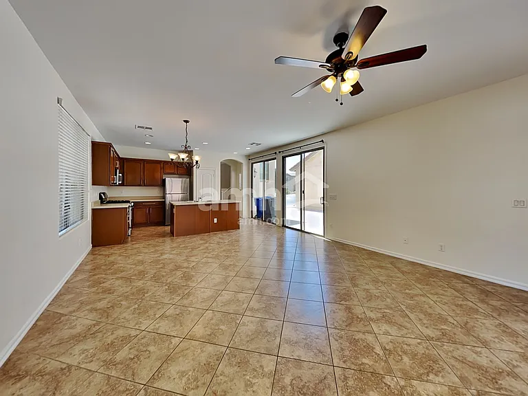 14584 W Maui Ln — Photo 6