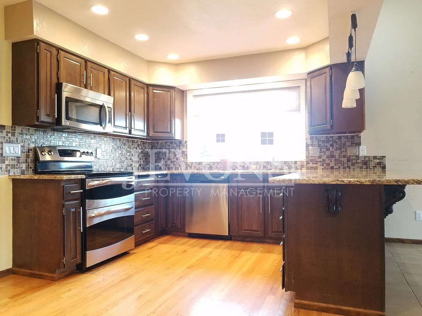 Coming soon! 5 Bedrooms, 3 Bathrooms 2-Story Single-Family Home in Summitview — Photo 2