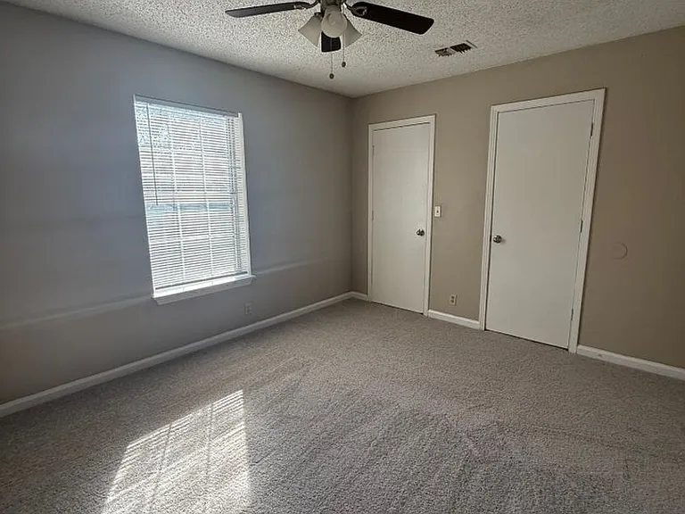 617 Castlegate Dr — Photo 4
