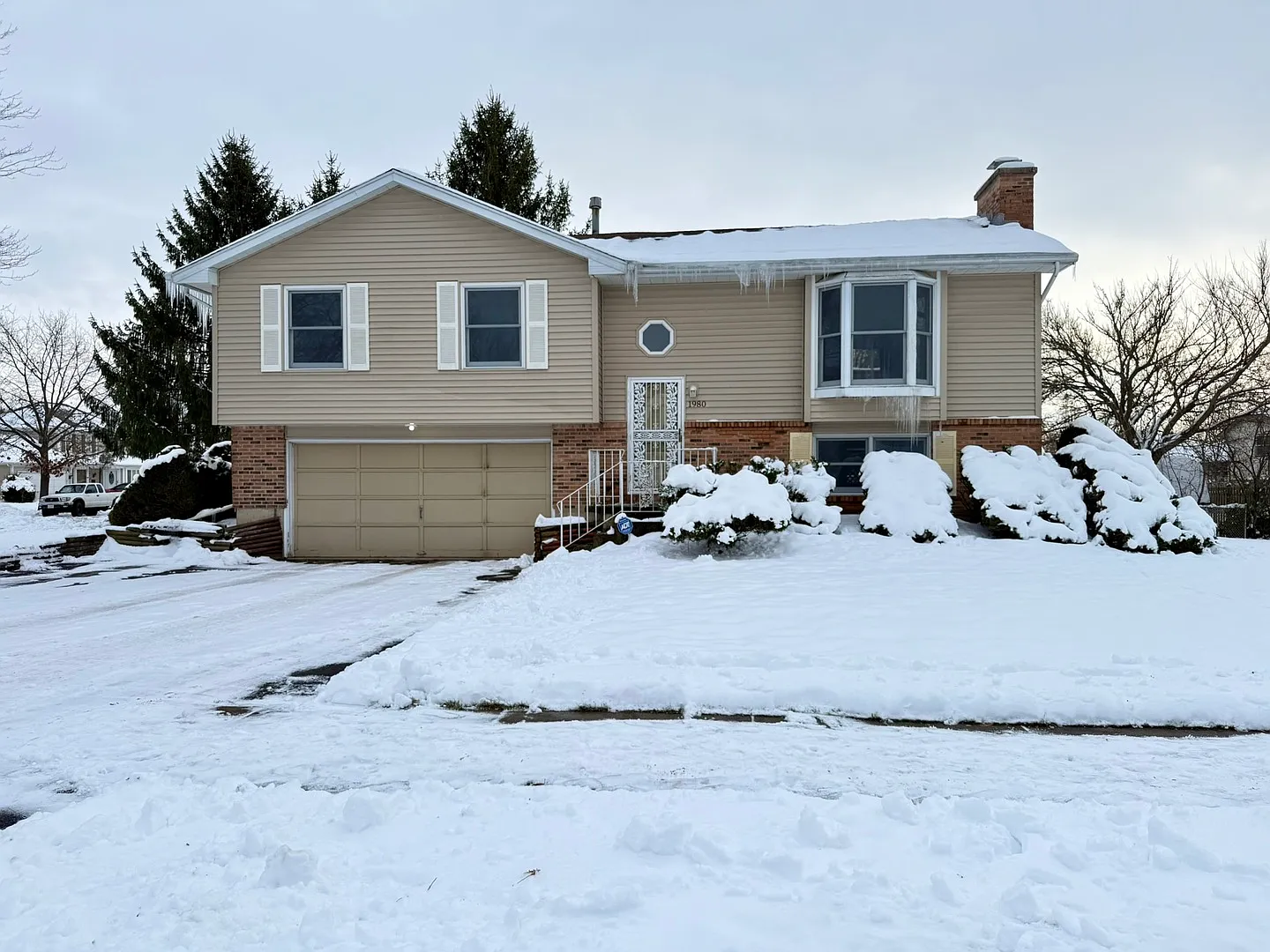 1980 Sapphire Ln photo 1