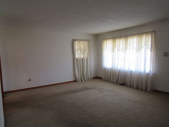 3rd image of 1826 Sam Houston Dr