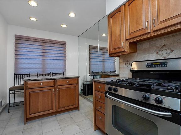 3rd image of 30 Stonegate Dr #1