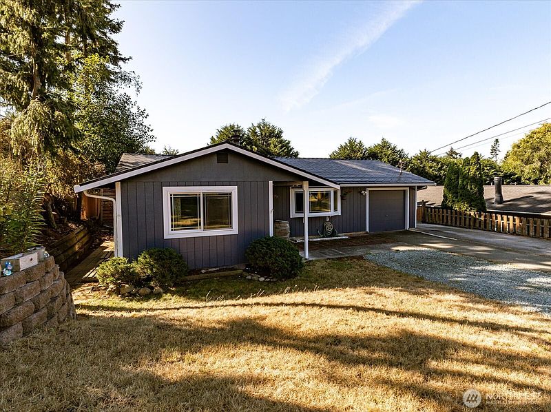 5th image of 577 Salal St.