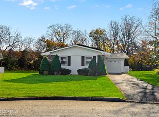 8 Thoreau Ct, Brick, NJ 08724