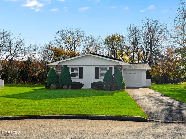 8 Thoreau, Brick, NJ 08724