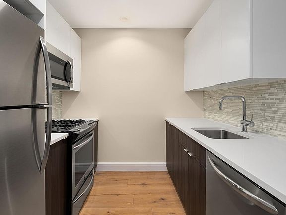 5th image of 2519 43rd Ave #708