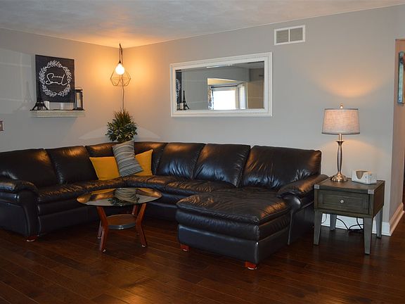 4th image of 10989 Meadowsweet Ln