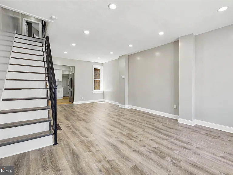 3027 Agate St — Photo 2