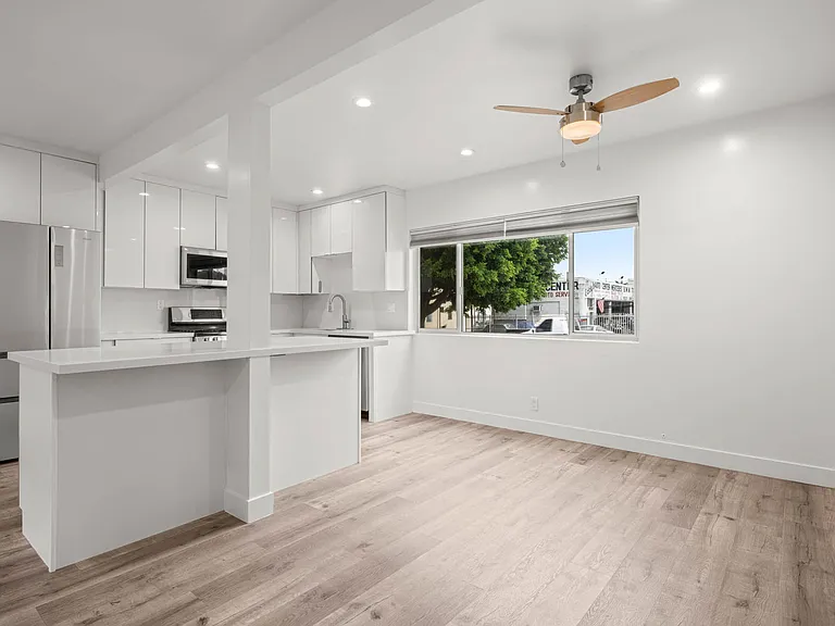 1106 S Fairfax Ave — Photo 15