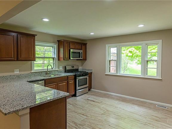 4th image of 4033 Pleasant Valley Ln
