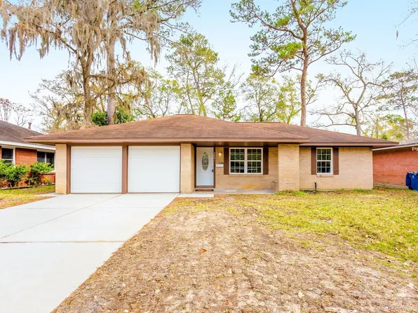 2801 Oak Dr, Dickinson, TX 77539